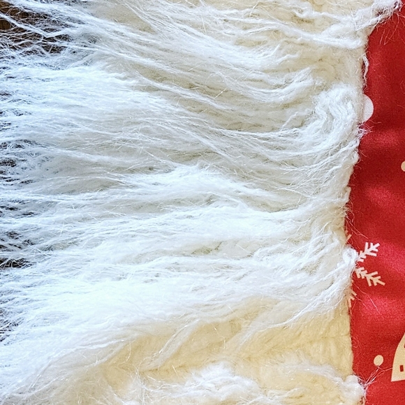 New Large Red & White Tree Skirt - Picture 5 of 5